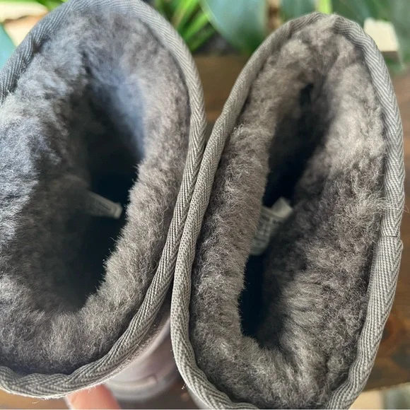UGG Classic Short II Grey Suede Fur Lined Boots US7 - Picture 12 of 17